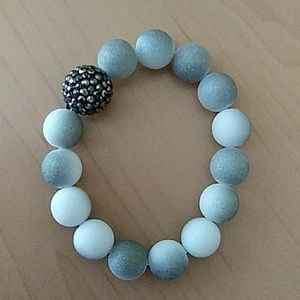 A single pack bracelet